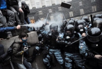 Полиции в Украине разрешили применять электрошокеры, но денег на них не дали.