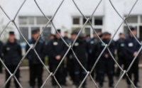 Собаки и дубинки также помогут справиться с бунтом в колонии
